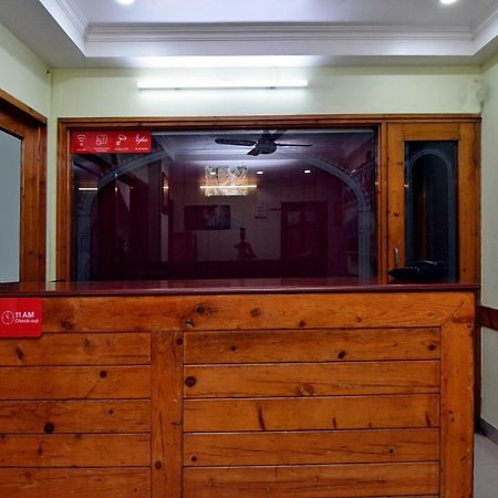 Flagship 22643 Hotel Majestic Deluxe Lodging Kolhapur Bagian luar foto