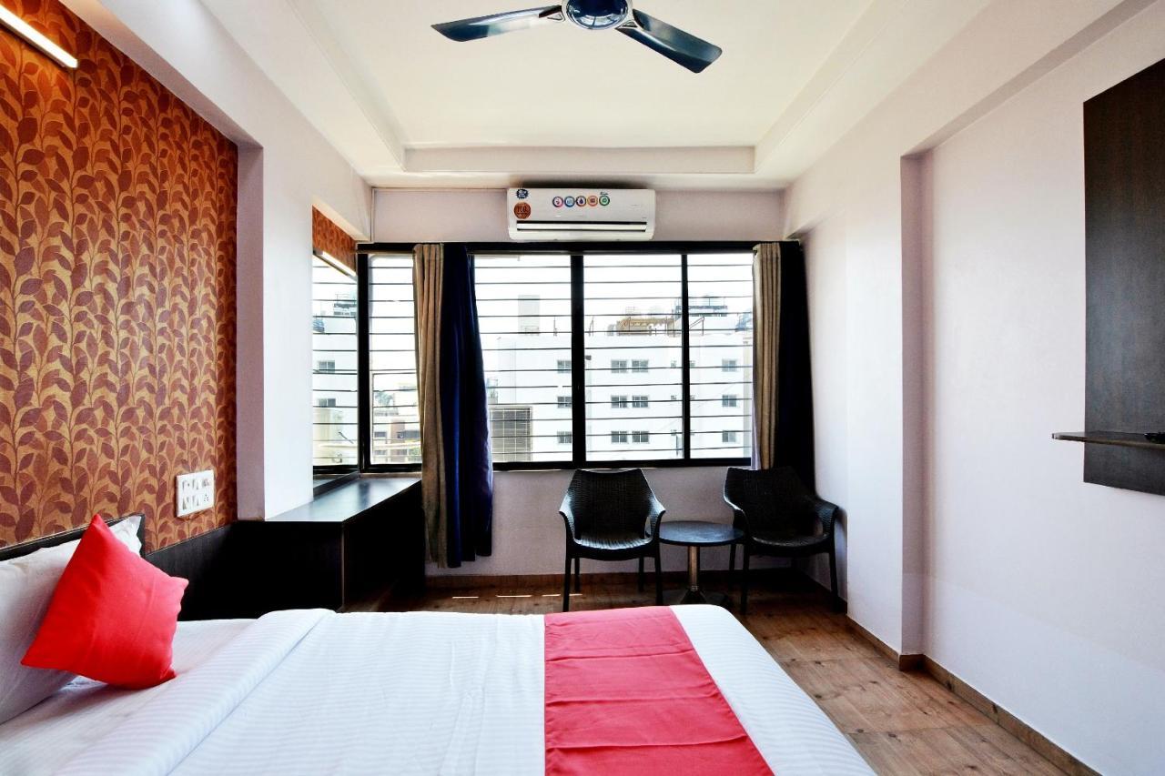 Flagship 22643 Hotel Majestic Deluxe Lodging Kolhapur Bagian luar foto