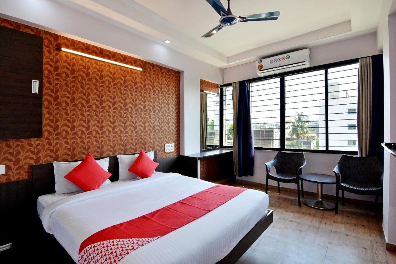 Flagship 22643 Hotel Majestic Deluxe Lodging Kolhapur Bagian luar foto