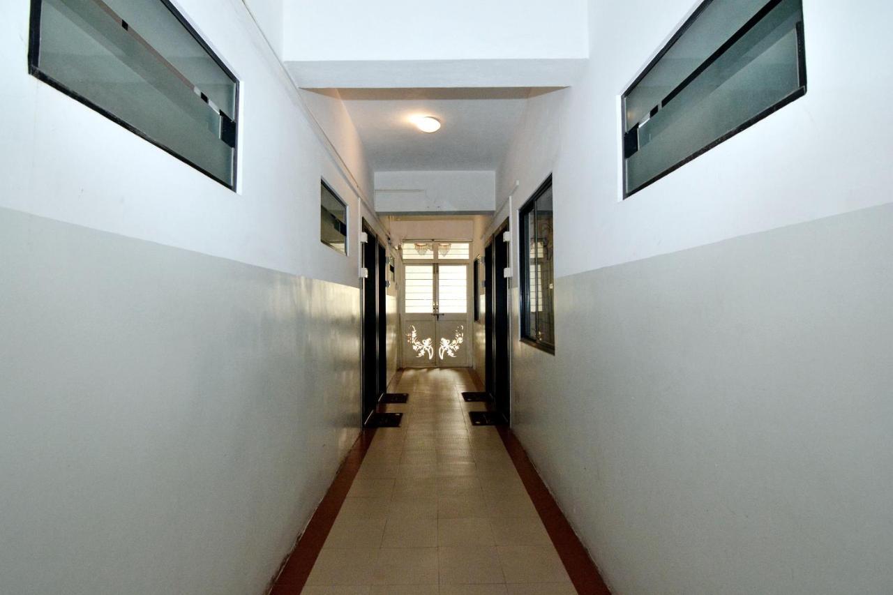 Flagship 22643 Hotel Majestic Deluxe Lodging Kolhapur Bagian luar foto