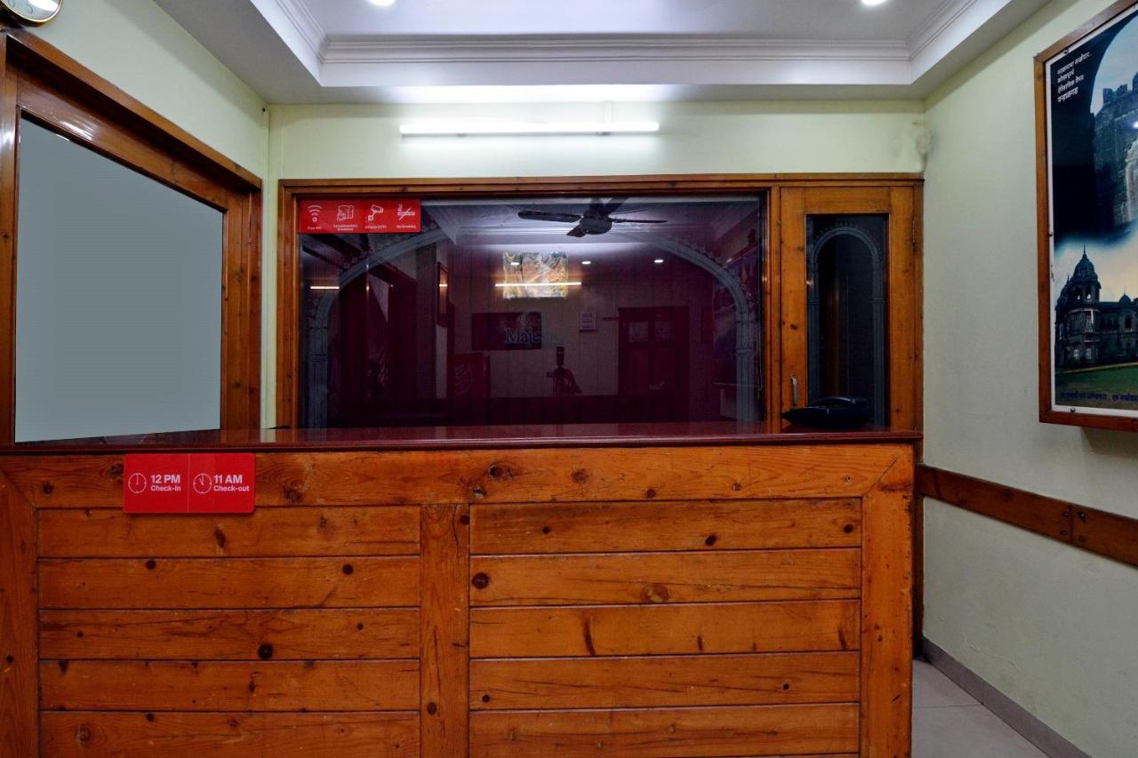 Flagship 22643 Hotel Majestic Deluxe Lodging Kolhapur Bagian luar foto